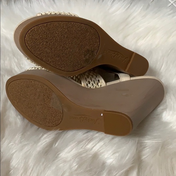 Host pick Lucky wedges - Picture 4 of 5